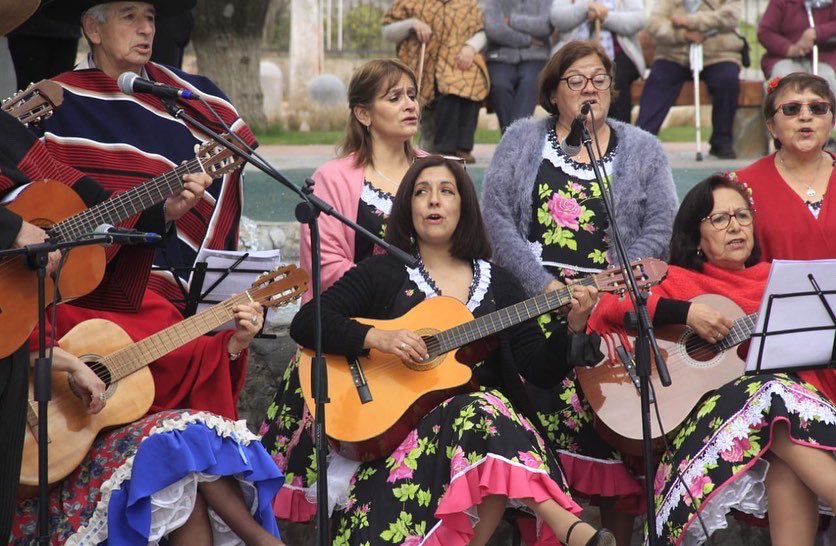 minvubiobio's tweet photo. Hoy inauguramos el mejoramiento de la Plaza de Trupán, en la comuna de #tucapel. Nuevo mobiliario urbano con identidad, construcción de una pileta y esculturas, sombreaderos, juegos infantiles inclusivos, juegos musicales, máquinas de ejercicio y más, son parte del proyecto. https://t.co/3ScgcwWA5P