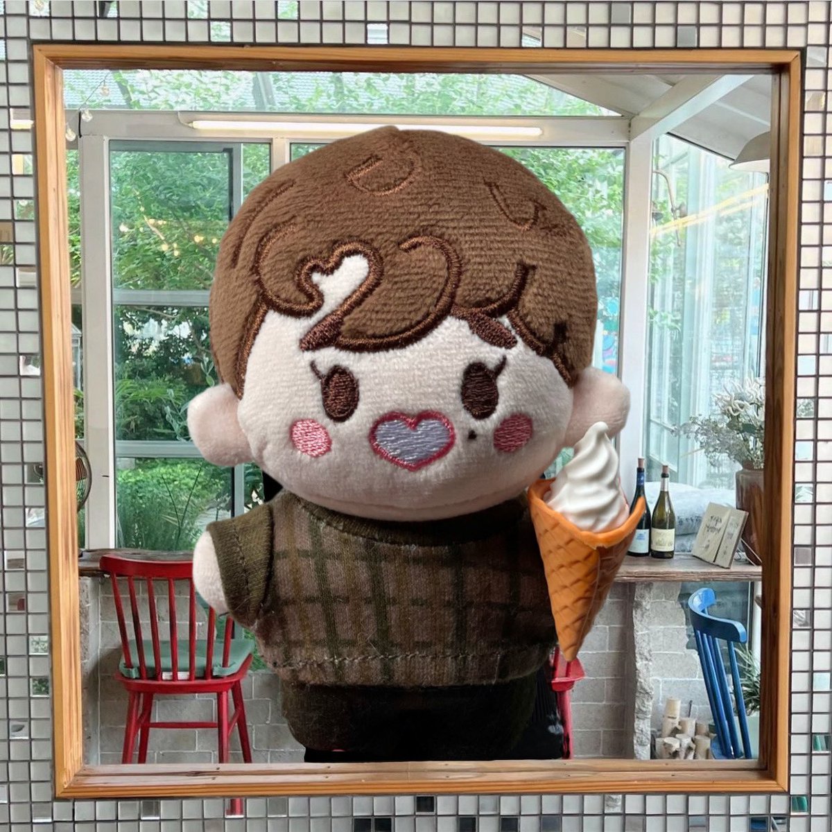 kyeomiedolls's tweet photo. โฃ๏ธ fun fact! โฃ๏ธ
the outfit for Choco Dokyeom (and Strawb Dokyeomโjust in pink!) was inspired by this cute outfit DK wore when getting ice cream a while back ๐
#dk #dokyeom #kpopdoll #dokyeomdoll #dkdoll #seventeen #seventeendoll https://t.co/SUnKoCicj6