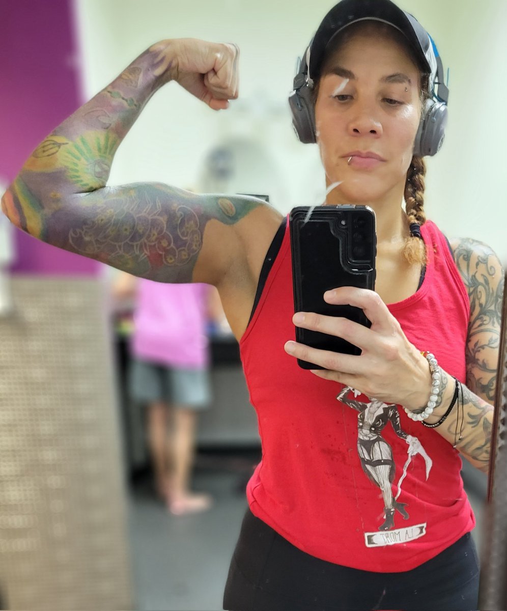 RealMMartinez's tweet photo. Always working behind the scenes.....
Steady building...
#OGBADASS #MAINEVENTMARTINEZ #womenwholift #fitness https://t.co/7aRBx1XteN
