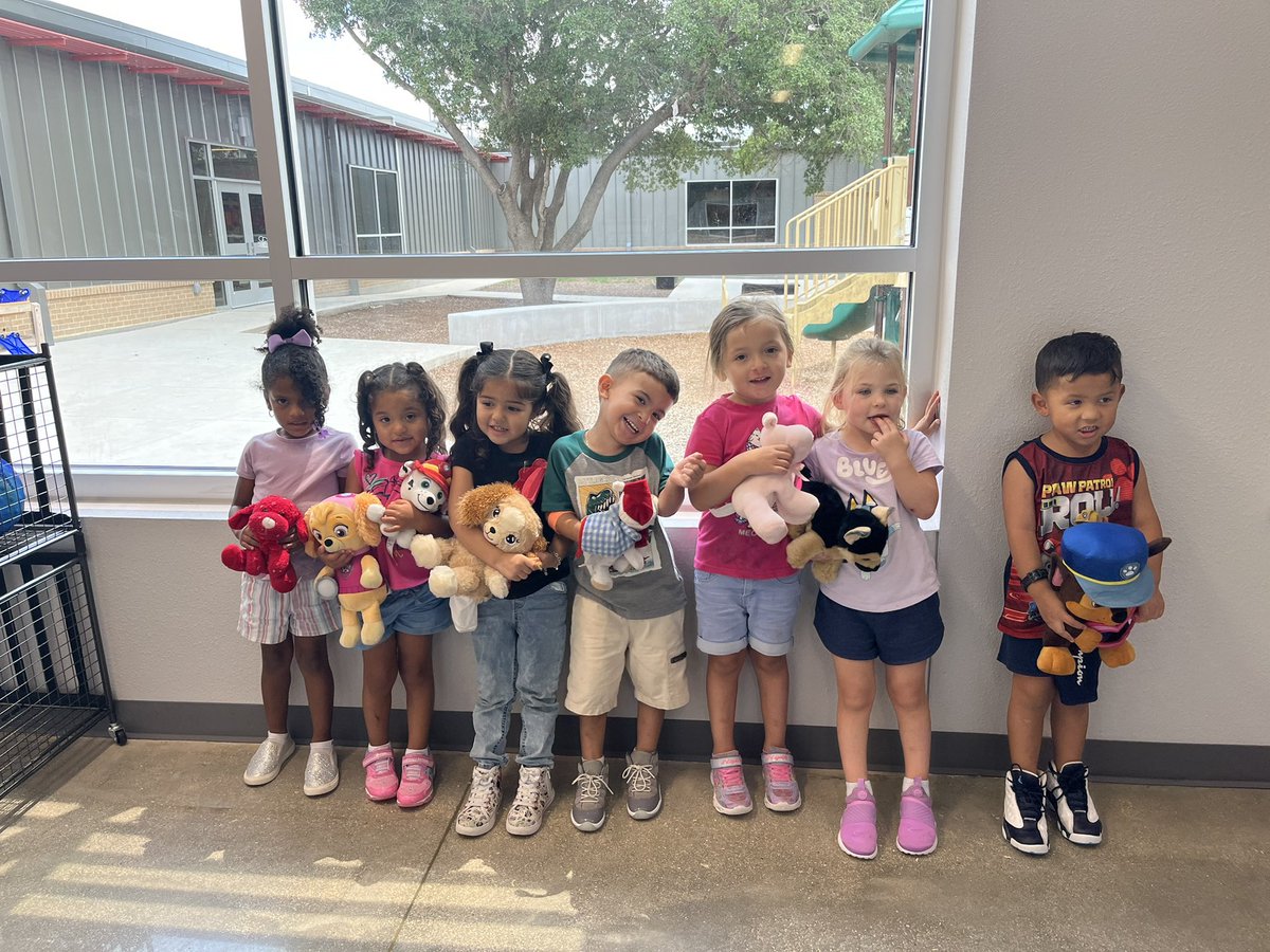 CallisClassroom's tweet photo. Celebrating National Dog Day! #pvlionpride #ecproud https://t.co/NLaoR1dmqi