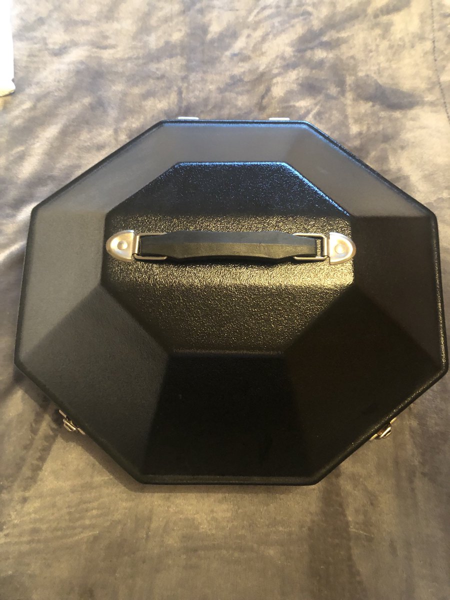 tafin01's tweet photo. T minus two weeks until we open the box ⁦@garthbrooks⁩ ⁦@CrokePark⁩ ⁦@ThatSamOlson⁩ ⁦@BryanMMoore⁩ 🤠🤠 https://t.co/4hnWYTECvc