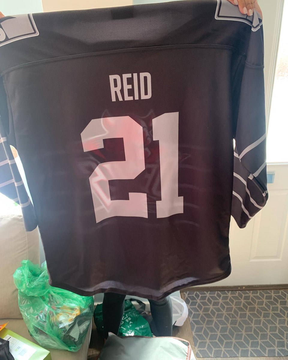8matthewmyers's tweet photo. Less than one day before the new season gets going and only couple days left for you @cardiffdevils fans to get your hands on the @BrodieReid and @GAdams55 shirt from the testimonial!!! Take a look 👀 https://t.co/eZ3nkvgEX9 https://t.co/DjfnitxIYD