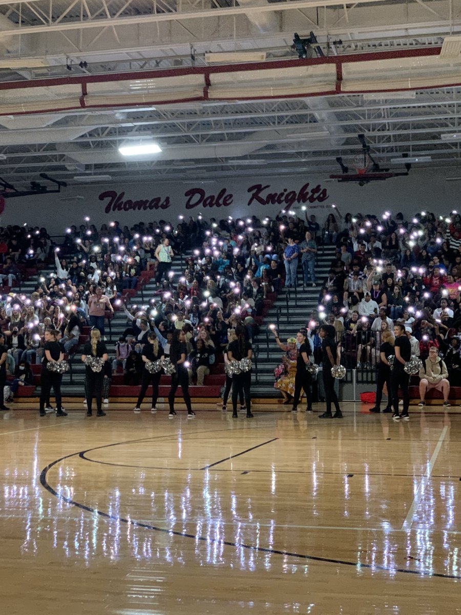 _MrsHutton's tweet photo. First pep rally of the year in the books! https://t.co/2toZhCX4TR