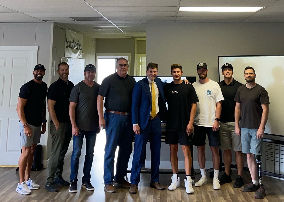 BYB's tweet photo. Great leaders will produce great results! Congratulations to @jaromdaz for taking his team at Touchpoint through the Do What Matters Most training. Touchpoint texting platform helps you effectively communicate with your contacts. https://t.co/AMKrT4Wi3B