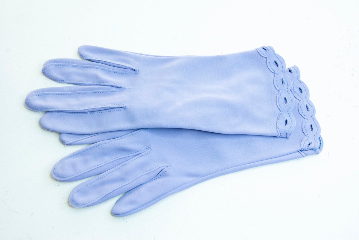 RahmanSunjid's tweet image. Vintage lilac gloves, 1950s short light pastel purple 10" formal evening 2-button shorties prom pin-up nylon, NOS, 1950s M L
 #2Button #Formal #1950SML #prom #Shorties #nos #Evening #LilacGloves1950S #Vintage #Pinup #RoseleinRarities #EtsyEmail

👉etsy.com/listing/732383…