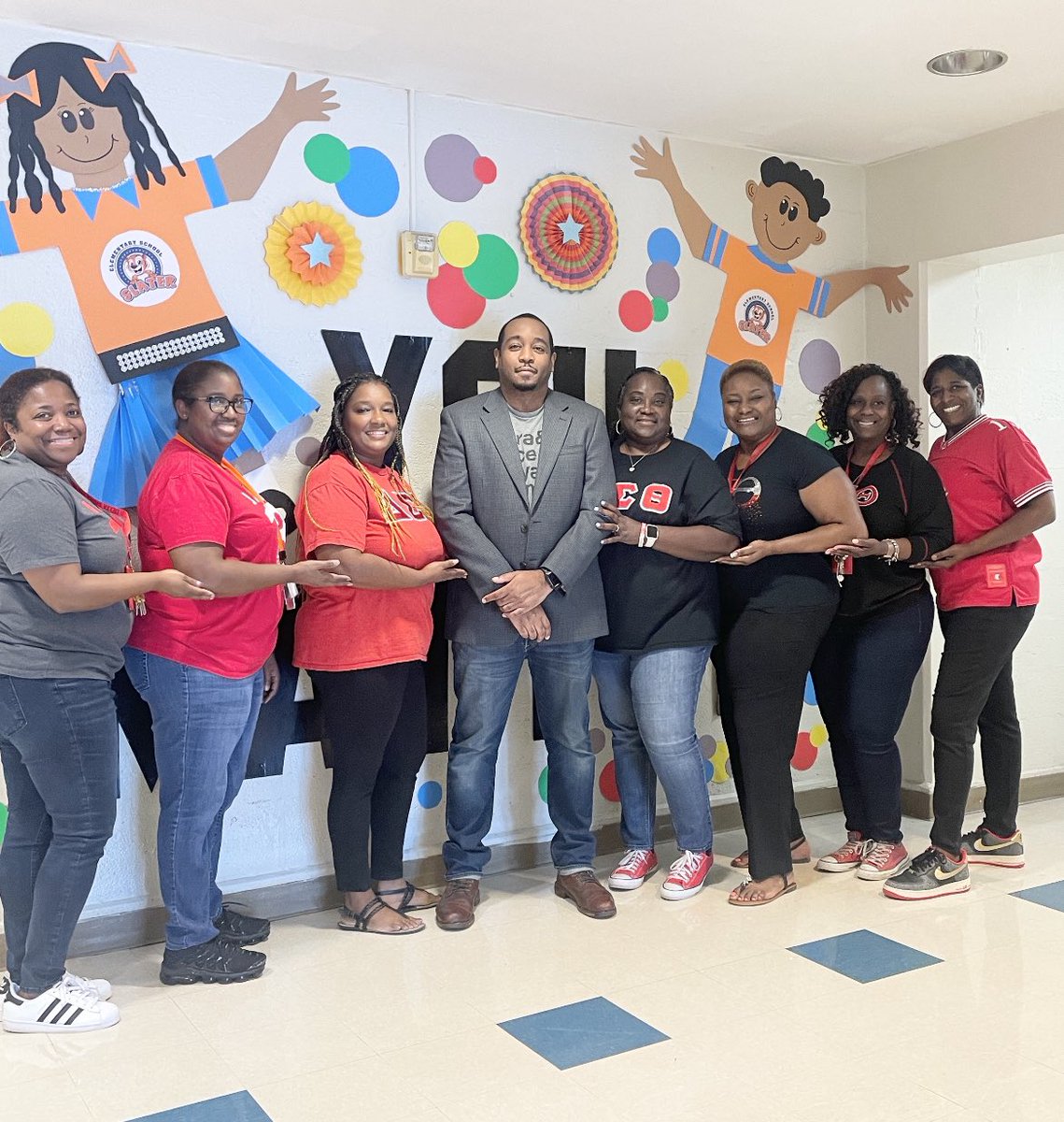 SlaterPBSA's tweet photo. The ladies of Delta Sigma Theta Sorority, Inc. 🔺🔺🐘🐘are well represented at Slater ES. Along with Principal Miles (pictured), their focus on “educational development” is paramount.#SlaterUnited @JovanDM @PBS_Atlanta @Andrea_N_edu @tech4msbritt https://t.co/ywMGSKfGkk