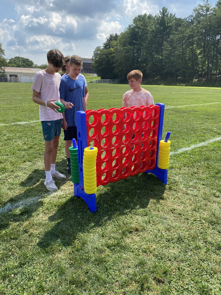 drabate_dlms's tweet image. Today was a great day of #teambuilding at DLMS @deerlakessd @DLMSPrincipal #dlproud