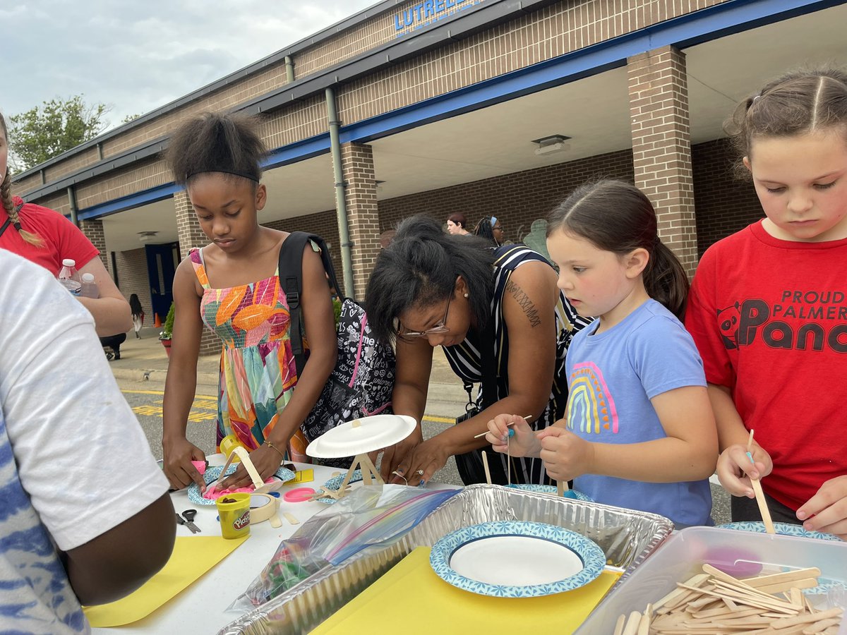 erinaweaver's tweet photo. We kicked of our year with a fun STEM challenge during our open house at @PalmerPandas 🐼❤️🤍🖤 https://t.co/D5FEy6s21S