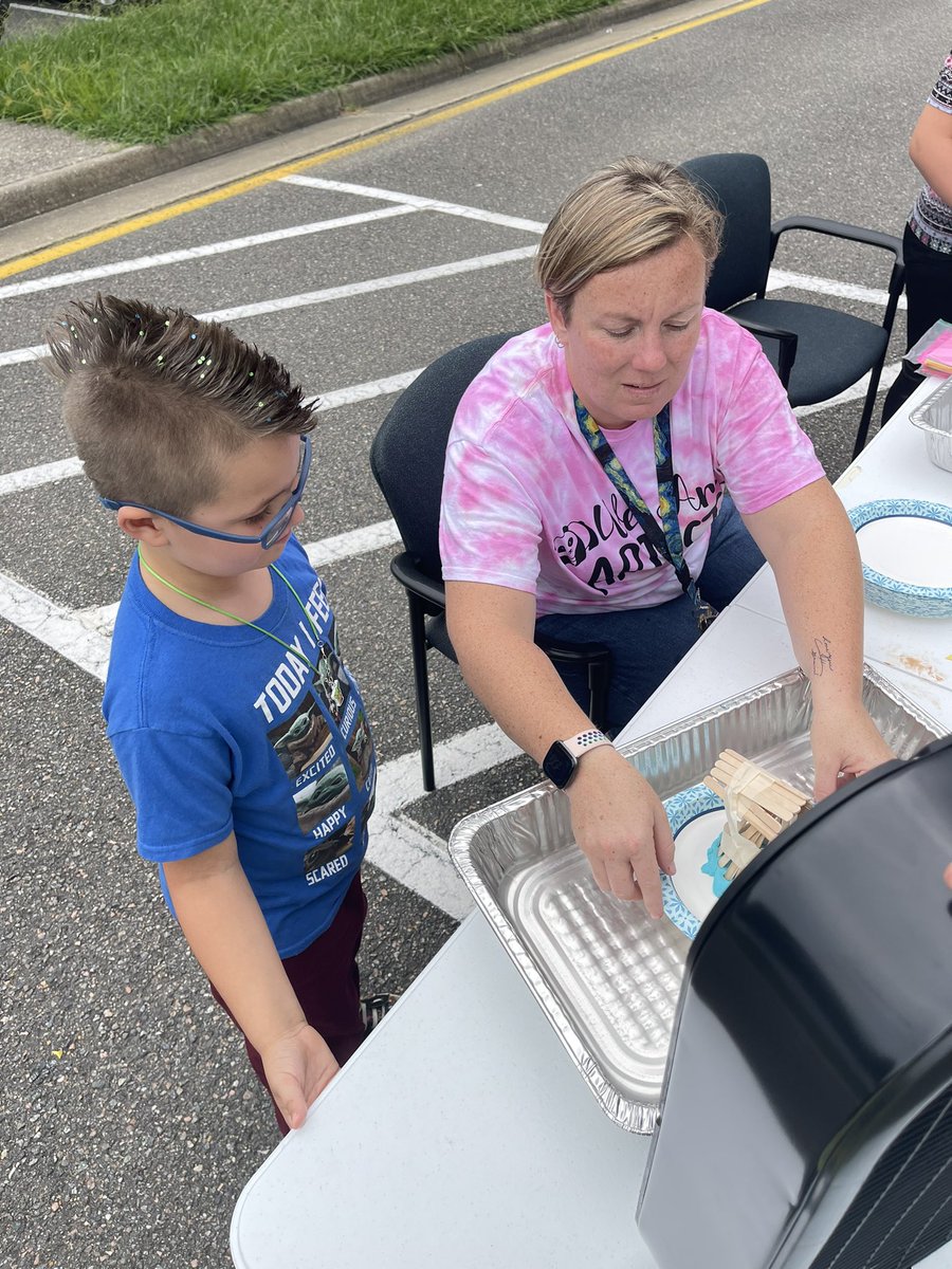 erinaweaver's tweet photo. We kicked of our year with a fun STEM challenge during our open house at @PalmerPandas 🐼❤️🤍🖤 https://t.co/D5FEy6s21S