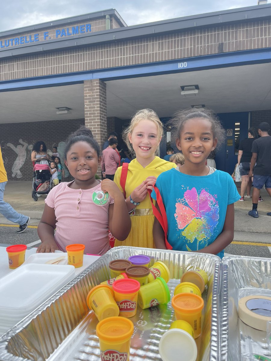 erinaweaver's tweet photo. We kicked of our year with a fun STEM challenge during our open house at @PalmerPandas 🐼❤️🤍🖤 https://t.co/D5FEy6s21S