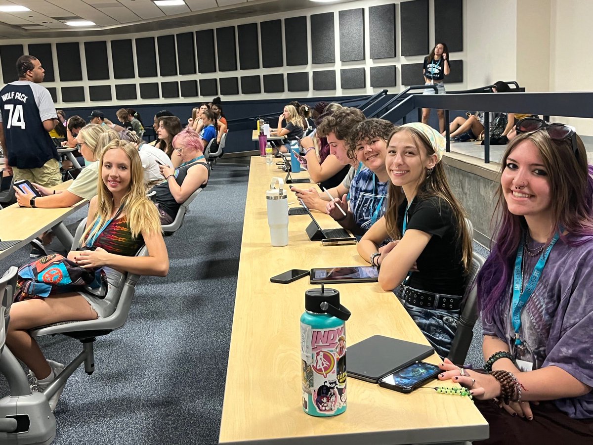 NRESnevada's tweet photo. NRES wraps up a successful CABNRfit week!  Our new students are ready and excited for the fall semester! CABNRfit helps students transition from high school to college courses and meet their new peers through lectures and hands on activities. https://t.co/9kfC6eKHDm
