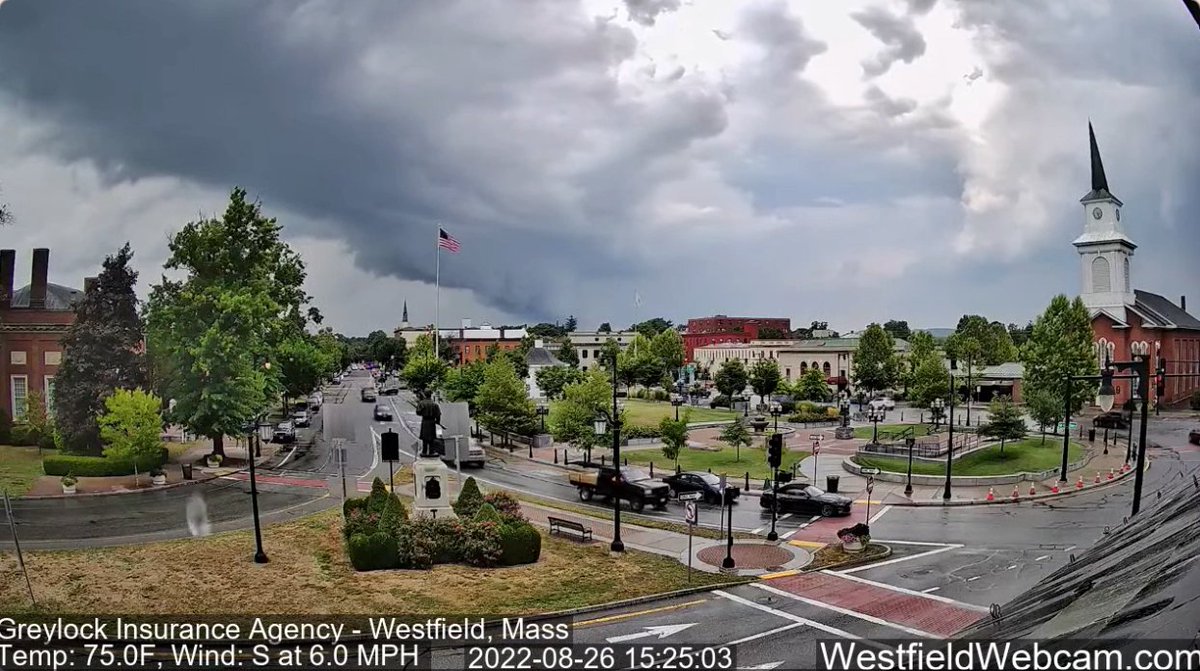 LiveCamChaser's tweet photo. Check out this #groundscraper seen moments ago on the Westfield, Mass. livecam! #mawx @NWSBoston https://t.co/0OdOReoM7Q