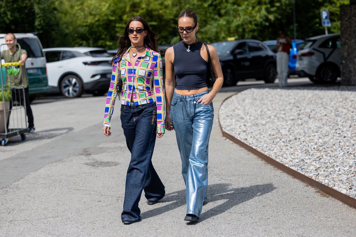The latest trend in #denim is all about the louche, the baggy and the oversized. 👖 Into it. Who will you twin on this totally #Y2K trend renaissance with? 🤝