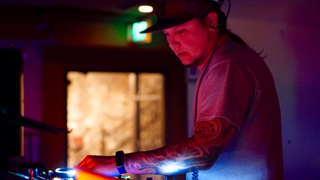 _binsky's tweet photo. #Throwback #coloradoventures #colorado #drumandbass #denver #clubvinyl #bassmusic #junglemusic #dnb #subductionaudio #audioadventures #auralsex #pdx #pdxbass #pdxdnb #parkparties #subductionaudio #binsky #jungleinthejungle #1ovepnw #pnwdnb #pnwbass https://t.co/OUogrNudR8 https://t.co/E7XYMR6ygc