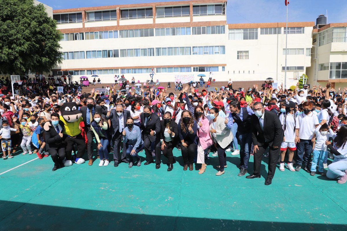 PueblaAyto's tweet image. 👧⛹️‍♂️🏀Con la “Olimpiada con Rumbo” el @SMDIF_Puebla, @IJMPuebla y @foliva_ac realizaron la clausura del curso de Verano con Rumbo en el que participaron 940 niños y niñas. ¡Gracias por su entusiasmo! 😀
#VeranoConRumbo