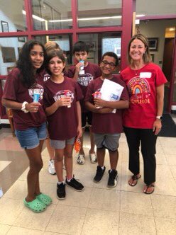 CBHoltzman's tweet photo. Warwick warmly welcomes our 2022-23 Kindergarten Bears🐻with a Scavenger Hunt, presentation by Principal Adelman, 
Bus Orientation and Bus Ride, and Popsicle Party on the playground:)Thanks to our teachers and student helpers. 
Best Year Ever!💞👫🚌 @CBWarwickElem @CBSDSchools https://t.co/FZW6YA21Go