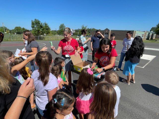 Warwick warmly welcomes our 2022-23 Kindergarten Bears🐻with a Scavenger Hunt, presentation by Principal Adelman, 
Bus Orientation and Bus Ride, and Popsicle Party on the playground:)Thanks to our teachers and student helpers. 
Best Year Ever!💞👫🚌 <a href="/CBWarwickElem/">Warwick Elementary School CBSD</a> <a href="/CBSDSchools/">Central Bucks SD</a>