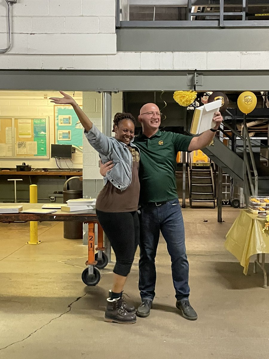 FranklinPreload's tweet photo. UPS Founders day Preload Manager
@scotthagberg1 presenting our team with their years of service certificate, cup cakes and a short motivational speech @JeffStVerna @darron4life https://t.co/0LY97gvtI3