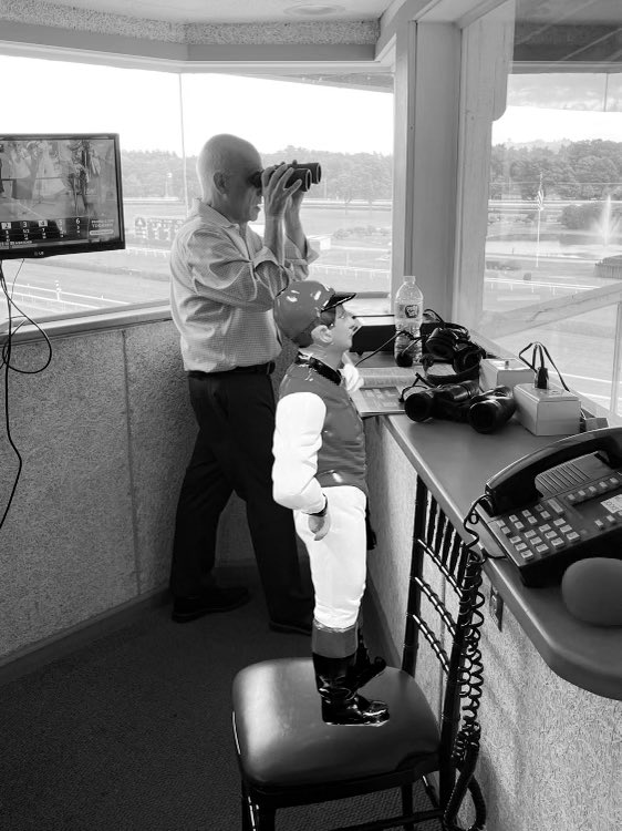 BackstretchTEAM's tweet photo. Got to hang out with @TheNYRA Announcer #JohnImbriale #ontheroof and #inthebooth! What a thrill! #bringlarryhome #saratoga #caring4thepeoplewhocare4thehorses @NewYorkTHA Buy your tickets here: https://t.co/pHxX03s49A https://t.co/PG5hbfyCBI