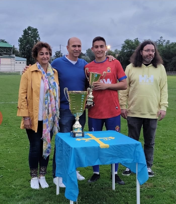 Condalclub's tweet photo. El XII Memorial "Pepe Sará" 🏆va pa Tiuya/Tuilla. #CondalClub y @CDTuillaOficial empataron 2-2 nel tiempu reglamentariu y nos penaltis el resultáu foi 2-3 pa los visitantes. Norabona y muches gracies pola visita a #Noreña CD Tuilla. Vémonos en liga #TerceraRFEF https://t.co/stQtEi0OTt