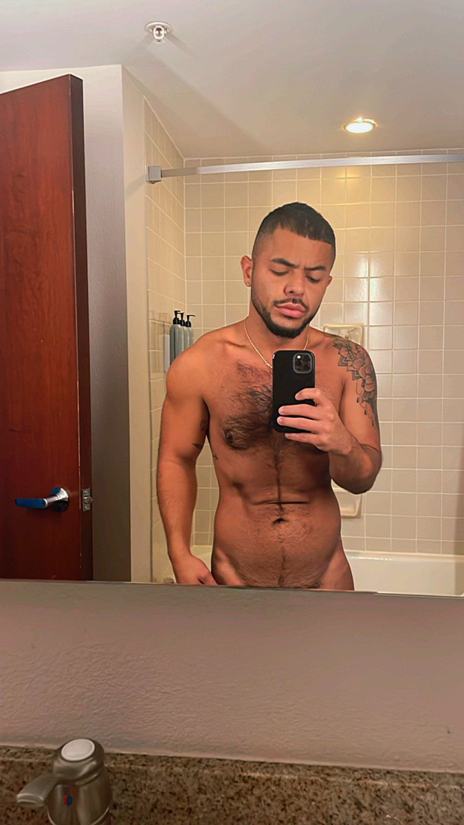 ChasingVida's tweet image. Woke up cranky and naked .