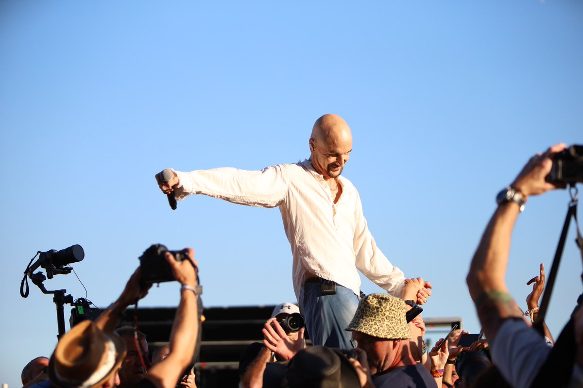 jam23mer's tweet photo. Brilliant set!!!🤘🏼🤘🏼 @wearejames @VictoriousFest @below2020media @CarouselPR https://t.co/UCzqKir5F1