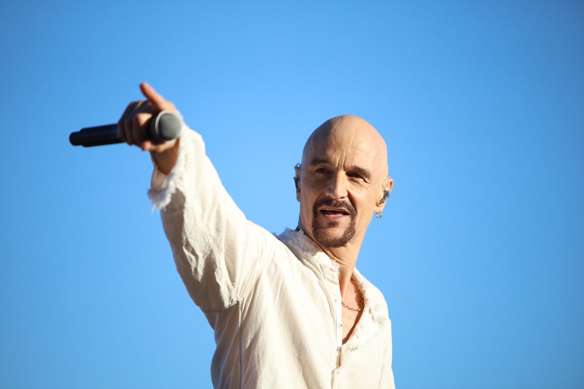 jam23mer's tweet photo. Brilliant set!!!🤘🏼🤘🏼 @wearejames @VictoriousFest @below2020media @CarouselPR https://t.co/UCzqKir5F1