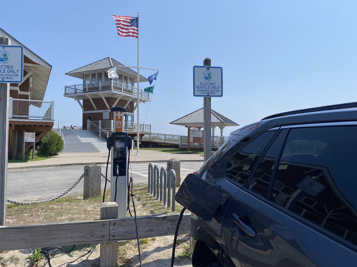 SHLarsonLMS's tweet photo. Hey @RIStateParks ๐โ๏ธ - just want to say a big THANK YOU!
The daily flex pass program and EV charging stations at East Matunuck State Beach are awesome!! #ILoveRI https://t.co/8tUzwmBTR8