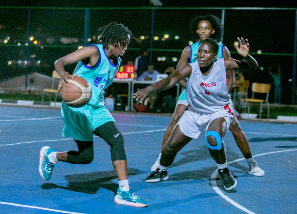 🚨First win!!!!!!!!!!!!!!!🚨
#REG Women BBC win it's first game against <a href="/ThehoopsR/">Thehoops_Rwanda</a>  by 71-47
#Muganza_nyota  has double double 24pts 23reb. 
#REG  lead the serie by 1-0
#RBLPLAYOFFS22 
#StriveForVictory🥇🏆