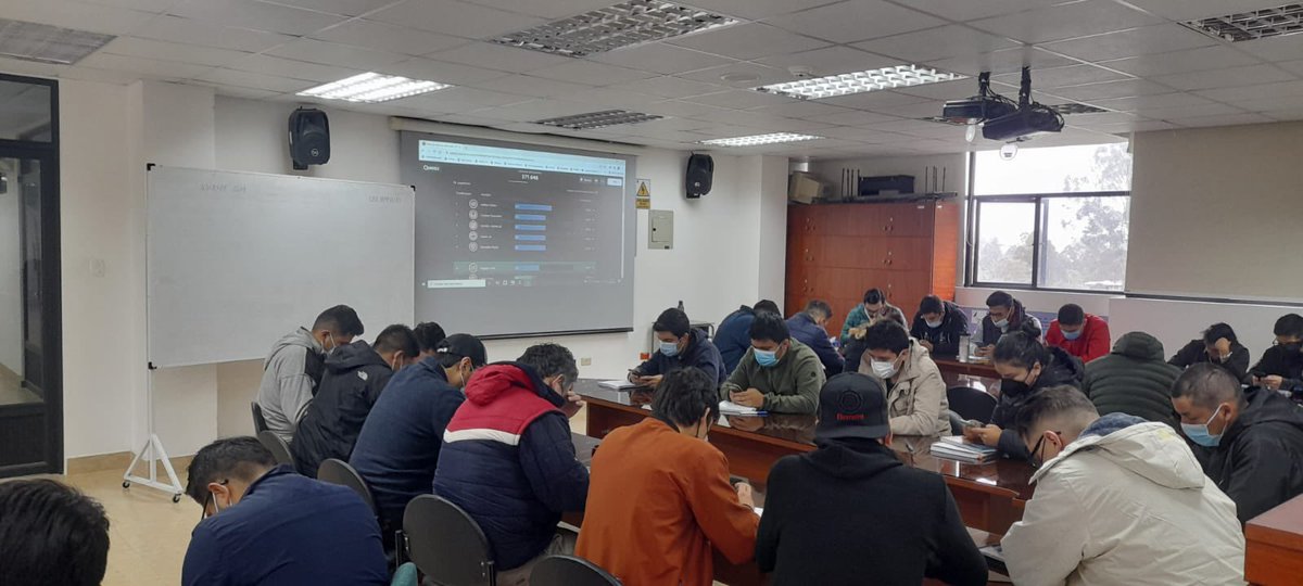 📡 En cooperación con la empresa Ingeniería Agila &amp; Sánchez Cia. Ltda. se cumple la formación en tecnología FTTx GPON, para certificarse en redes. 

📌Alrededor de 36 profesionales y estudiantes participan del evento académico.