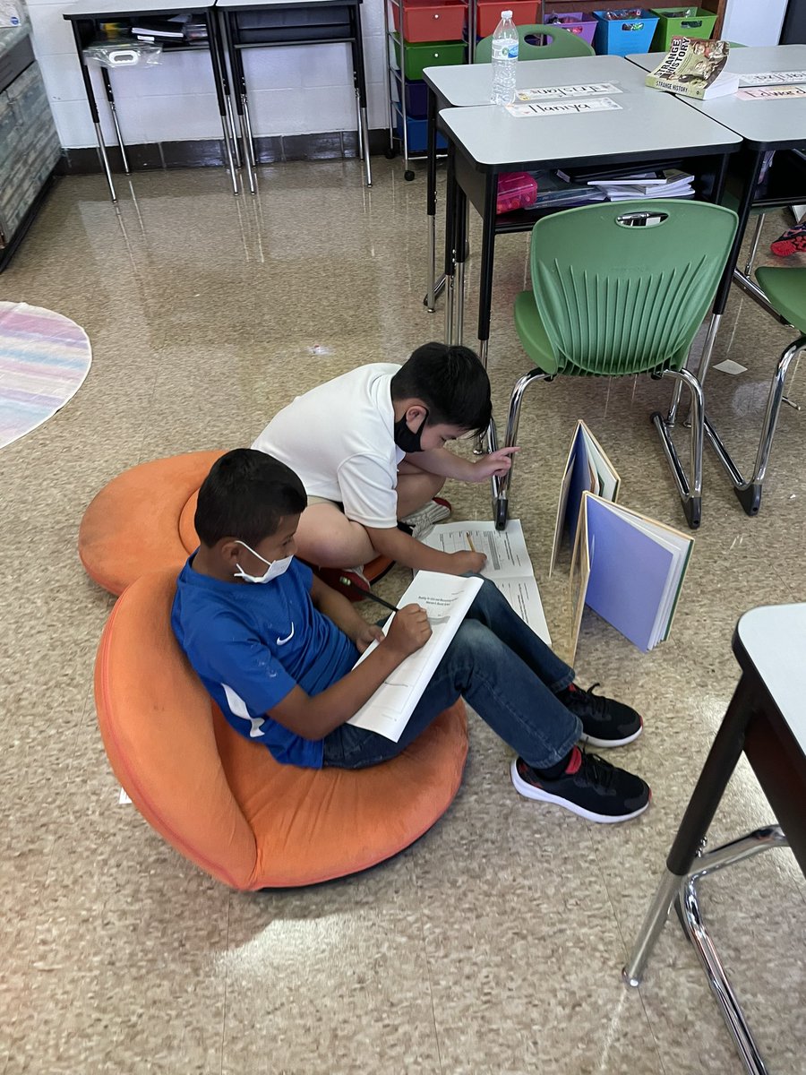 MrsWeaverJCPS's tweet photo. I loved all the amazing partner work happening today when we talked about the gist of Nasreens Secret School. We loved reading this story. #Room213 #MLELevelUp @MLEmustangs @ELeducation https://t.co/gBf10I9PIM