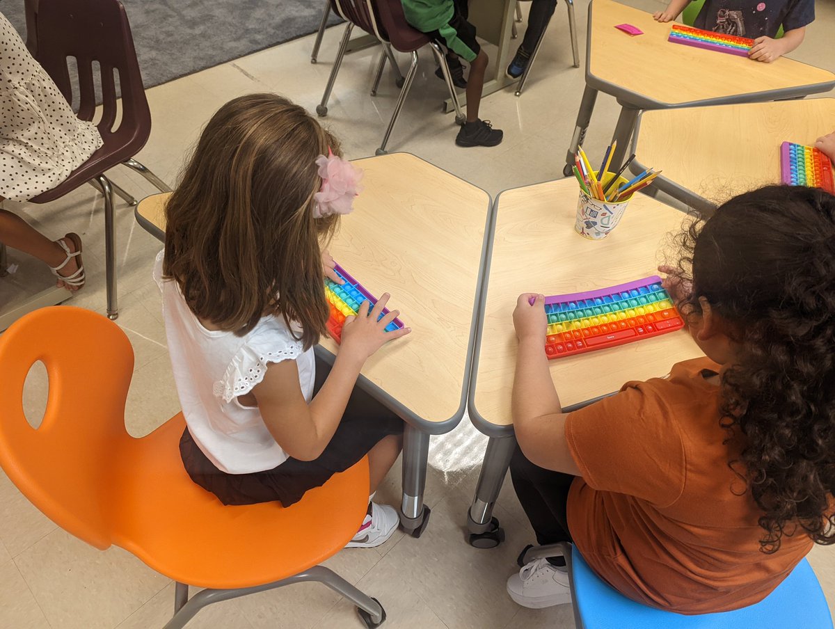 LevelUpTechLab's tweet photo. I invested in keyboard poppets for my Kindergarten students to help them learn how to find letters, numbers, and most importantly, their username before working on a real computer. They are now so confident they even know their homerow keys! ๐
#levelupyourlearning #MIEExpert https://t.co/dUdtDra0OP
