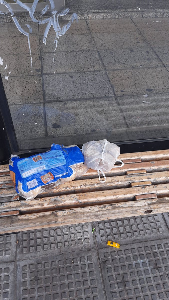 Lucaas_ER's tweet photo. Vos, yo, este banco, unos sanwichitos Pensala https://t.co/YrgADhjbFJ