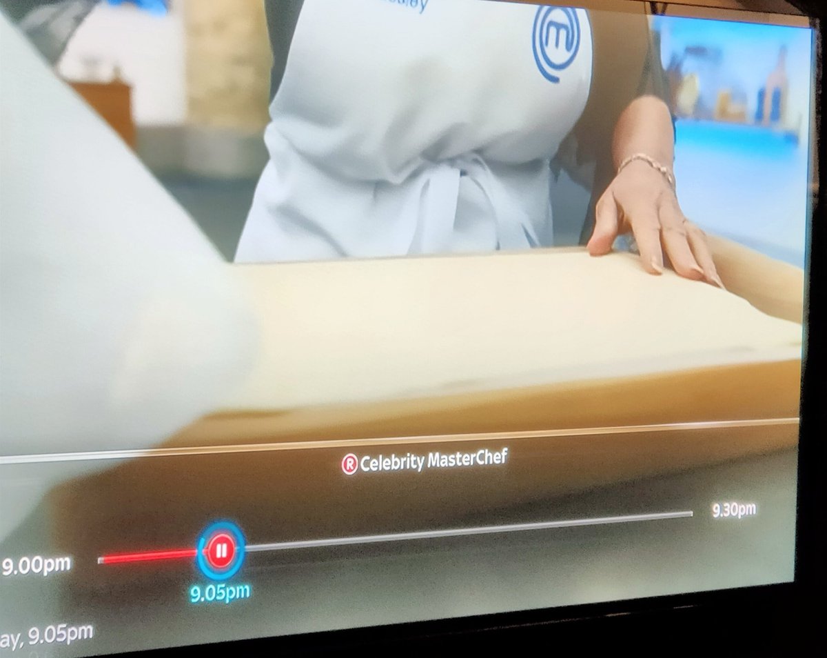 Melanieg77's tweet photo. Everyone raving about Lesley's tarte on #celebritymasterchef this week, yet this looks distinctly like ready made pastry 🤔 https://t.co/gc8Iyp8kYc