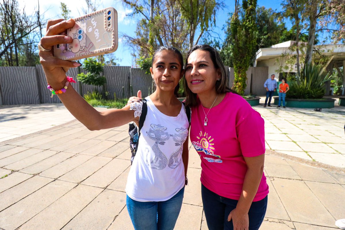 LorenaAlfaroG's tweet photo. ¡Más de 500 niñas y niños 👧🏼👦🏻 participaron en los #CursosDeVerano de @DSIrapuato!
Agradezco a todas y todos los involucrados por dejar el corazón en los #Cedecom y por llenar de risas y alegría a los pequeñines.
#QueNadieSeQuedeAtrás
#ConPasoFirme https://t.co/mL4GvTea94