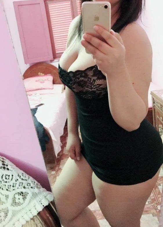 ملكة تريد سالب او زوجين من بغداد فقط وجادين للقاء.     الي يريد حسابها ريتويت ويجي خاص. بدون ريتويت لتجي ولا تعب نفسك