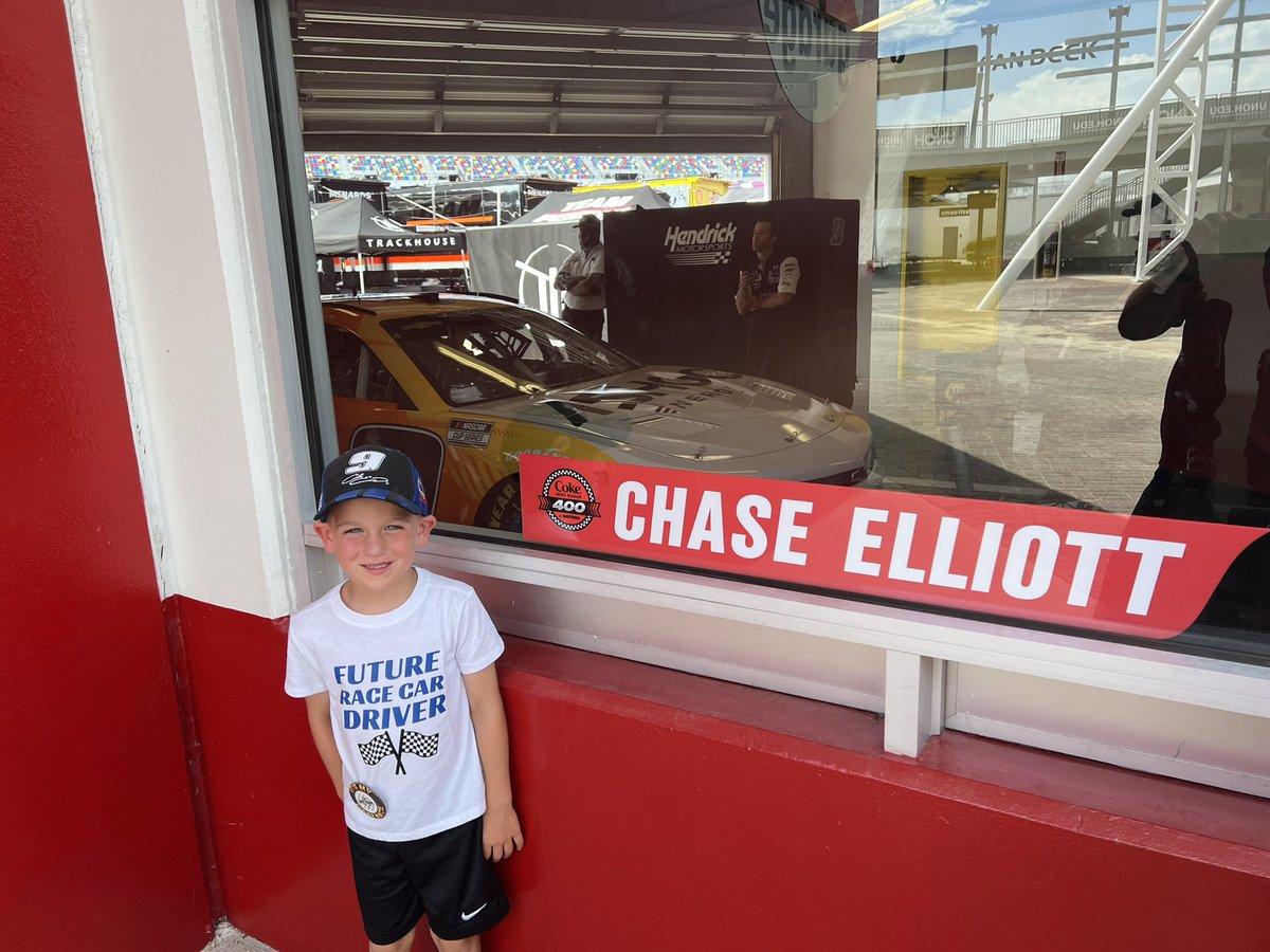 @chaseelliott new fan, 1st race & 1st time in Daytona!!! Absolutely loved your car!