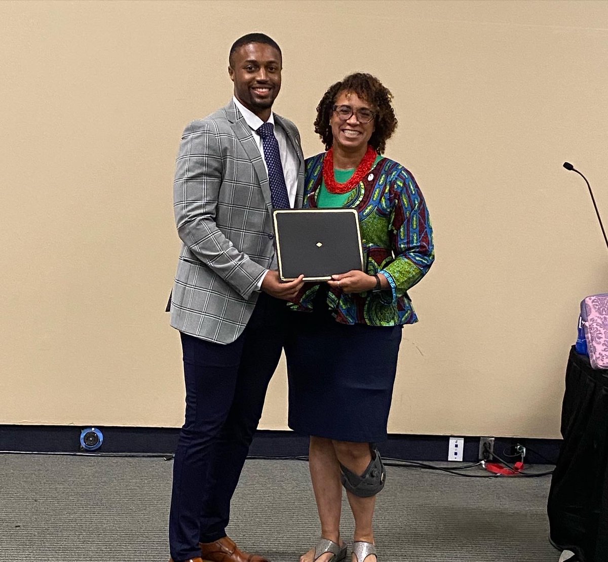 studentdrjay's tweet photo. This past summer I was blessed with the opportunity to be apart of the 2022 @nth_dim summer scholar cohort. Throughout my summer I was able to scrub over 65 cases and also obtain valuable clinical skills and knowledge at @NovantHealth with Dr. Larry Martin and Dr. Paul Roulette. https://t.co/MT7SzPAg4x