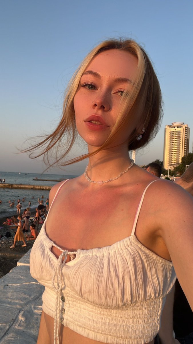 kokaarty's tweet photo. GN dear frens! First sea day😍 hope tomorrow the tan will even out🤞🏼
#NFTartists https://t.co/0VgYrqx46p