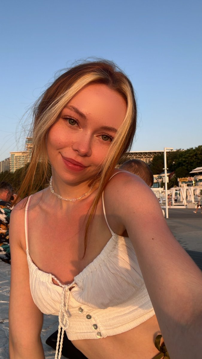 kokaarty's tweet photo. GN dear frens! First sea day😍 hope tomorrow the tan will even out🤞🏼
#NFTartists https://t.co/0VgYrqx46p