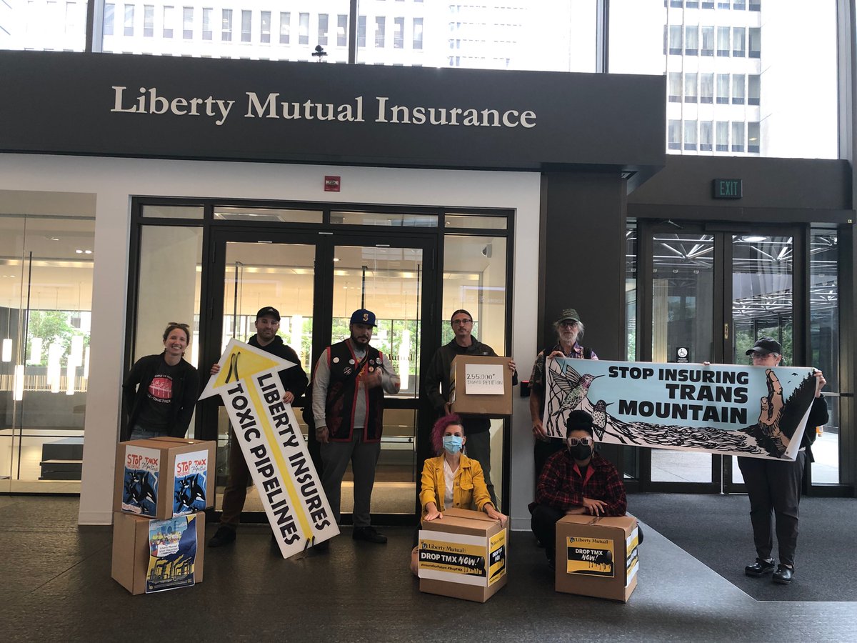 Insure_Fairly's tweet photo. Today in Seattle:
delivering over 250,000 petition signatures demanding Liberty Mutual drop the Trans Mountain pipeline with @MazaskaTalks Puyallup Water Warriors @350_Seattle @standearth and @RAN
#StopTMX
#LibertyDropTMX https://t.co/b9I3UoTSbO