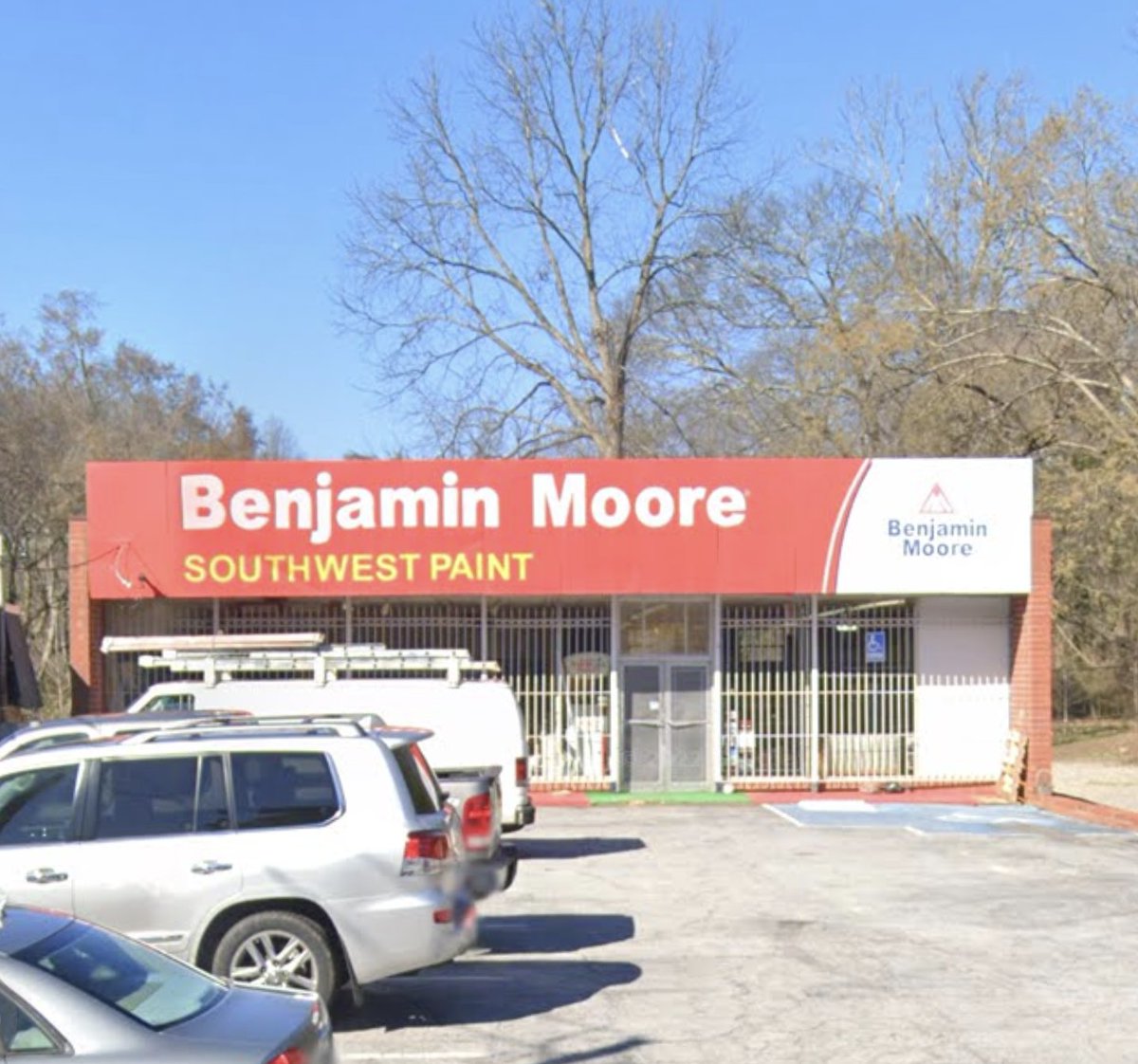 manudan711's tweet photo. Shoutout to West End's Benjamin Moore / Southwest Paint, and its father &amp; son owners Tom Portis Sr &amp; Jr (Adams Park resident), for donating much of the paint used to do the #AdamsPark #AsphaltArt #WalkLane. They care about community so if you need paint spend your money here! https://t.co/4l6on5mb8N