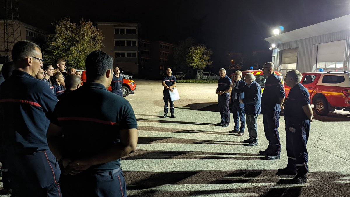 #solidarité | 🚒 Retour ce soir des #pompiers et des engins engagés en #Gironde en présence de Dominique Schuffenecker, secrétaire général de la préfecture de la #Loire, de Georges Ziegler, président de <a href="/Dep_Loire42/">Département de la Loire</a> et du contrôleur général Alain Mailhé de <a href="/sdis42/">Sapeurs-pompiers de la Loire / SDIS 42</a>
👏 #Merci 🧑‍🚒🧑🏾‍🚒