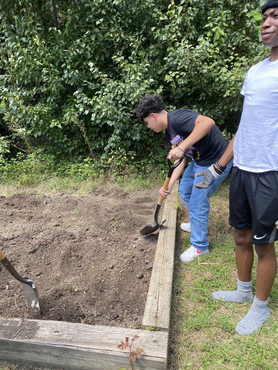 Campbell’s Agriculture Students are Learning by Doing! Hands on Activity! Preparing for Fall Crops! ⁦<a href="/Chssparta/">Campbell High School</a>⁩ ⁦<a href="/ThisIsSpartaSGA/">Campbell High SGA</a>⁩