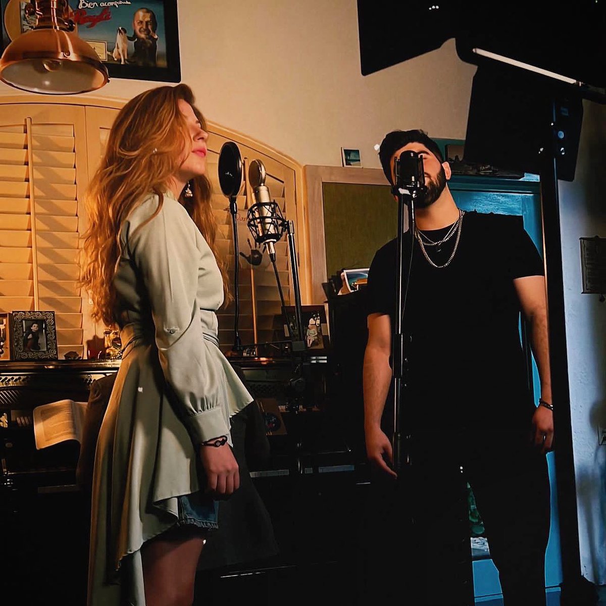 SanJuan (@sanjuanmx_) on Twitter photo ¡Sorpresa! Mañana estrenamos “Sesiones Acústicas SanJuan” y me pone súper feliz que la primera canción inédita de esta serie de videos es con mi paisana <a href="/noragonzalezof/">Nora González</a> ❤️🤠☀️
Mañana 14:00 por YouTube Premiere “¿Para que sufrir así?” - Sesiones Acústicas SanJuan 🤠☀️ #SanJuanMx ¡Sorpresa! Mañana estrenamos “Sesiones Acústicas SanJuan” y me pone súper feliz que la primera canción inédita de esta serie de videos es con mi paisana <a href="/noragonzalezof/">Nora González</a> ❤️🤠☀️
Mañana 14:00 por YouTube Premiere “¿Para que sufrir así?” - Sesiones Acústicas SanJuan 🤠☀️ #SanJuanMx