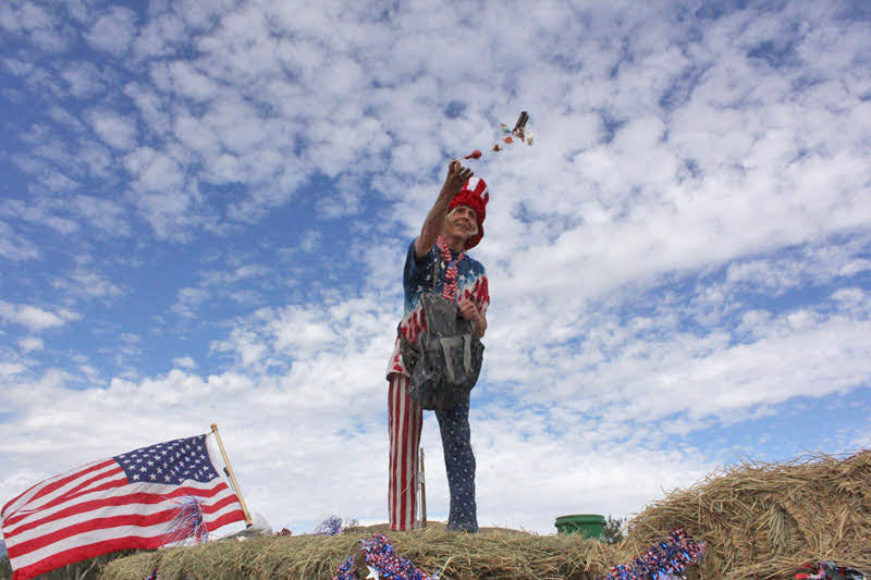 MerriTEV's tweet photo. The Some-teenth Annual Oreana July 4th Parade:
https://t.co/Ccwh9BoGOp https://t.co/SrJqOt0iJC