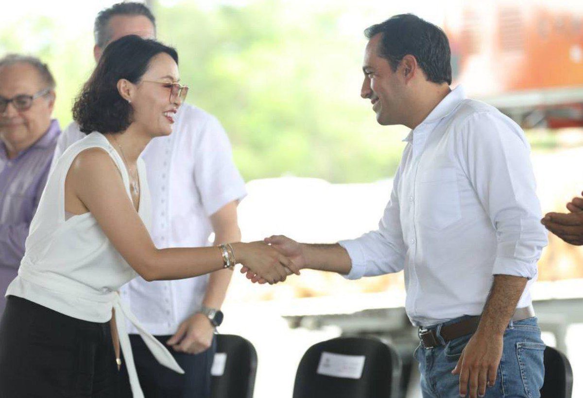 antonio_rsa1's tweet photo. HAN ABIERTO MÁS EMPLEOS EN YUCATÁN, GRACIAS A LA APERTURA DE FACTORÍAS EN EL INTERIOR  
* De ello dio cuenta el gobernador @MauVila en visita de trabajo al centro-oriente, con apoyo de la permanente promoción lograda por @ErnestoHerreraN, titular de la @SEFOETYucatan @SE_mx https://t.co/cF5dIly3Mv