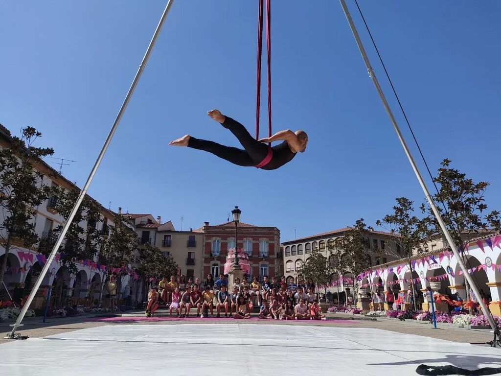 NuevoFielato (@nuevofielato) on Twitter photo En la <a href="/feriadeteatro/">#28FeriadeTeatro</a> de Ciudad Rodrigo, dentro del programa DivierTeatro.
Fotazas de @lacazadelalibelula
.
.
.
.
#circo #teatro #feria #ciudadrodrigo #divierteatro instagr.am/p/Chu9hvvLGNo/ En la <a href="/feriadeteatro/">#28FeriadeTeatro</a> de Ciudad Rodrigo, dentro del programa DivierTeatro.
Fotazas de @lacazadelalibelula
.
.
.
.
#circo #teatro #feria #ciudadrodrigo #divierteatro instagr.am/p/Chu9hvvLGNo/