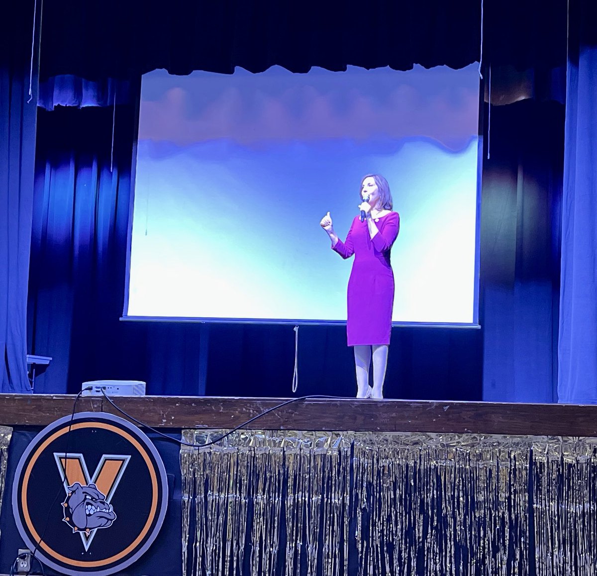 joy4ok's tweet photo. Fabulous Friday at McCurtain County Teacher-in-Service: “We are All in This Together!” Thanks to Valliant Supt.Brandon Frazier and @ChiefBatton @choctawnationOK, teachers and staff for a great kick-off to the new school year w/@gerrybrooksprin ! #OklaEd @oksde https://t.co/1R27m0914E
