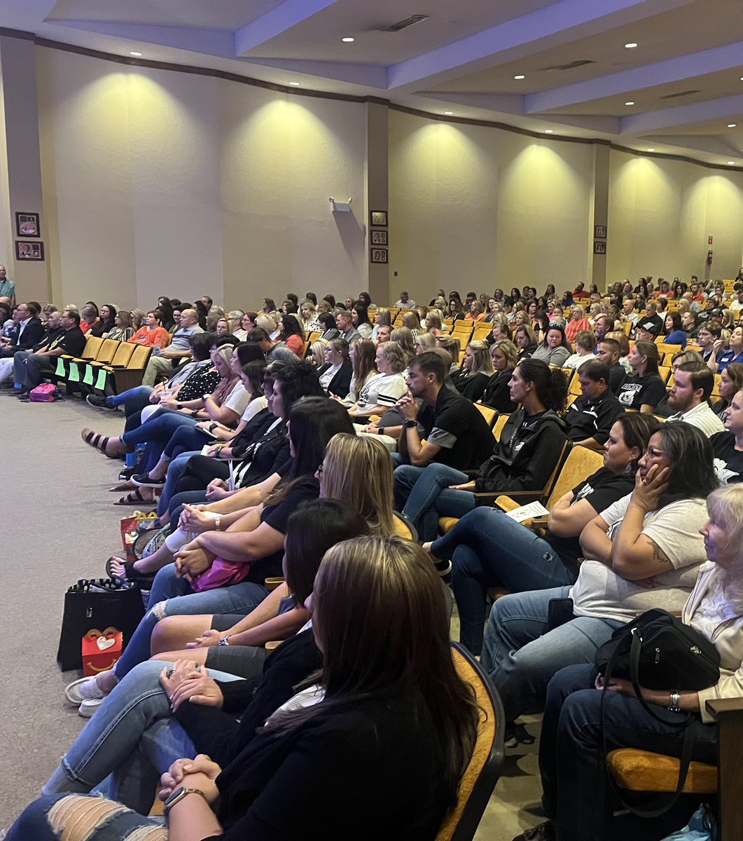 joy4ok's tweet photo. Fabulous Friday at McCurtain County Teacher-in-Service: “We are All in This Together!” Thanks to Valliant Supt.Brandon Frazier and @ChiefBatton @choctawnationOK, teachers and staff for a great kick-off to the new school year w/@gerrybrooksprin ! #OklaEd @oksde https://t.co/1R27m0914E